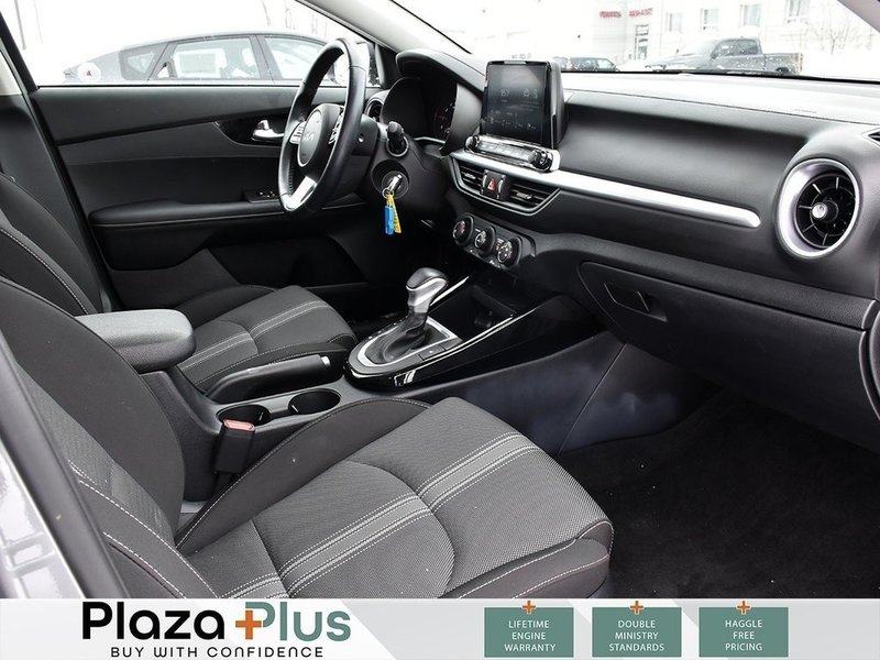 2024 Kia Forte5 EX APPLE CARPLAY / ANDROID AUTO / HEATED SEATS & STEERING WHEEL