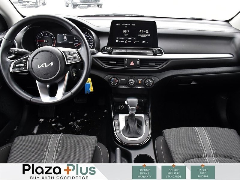 2024 Kia Forte5 EX APPLE CARPLAY / ANDROID AUTO / HEATED SEATS & STEERING WHEEL