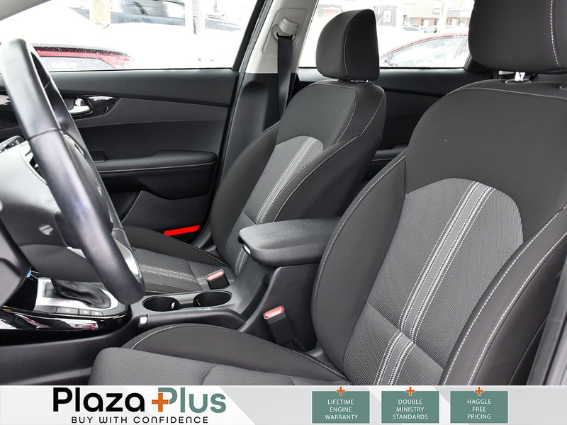 2024 Kia Forte5 EX APPLE CARPLAY / ANDROID AUTO / HEATED SEATS & STEERING WHEEL