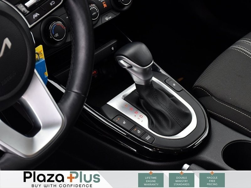 2024 Kia Forte5 EX APPLE CARPLAY / ANDROID AUTO / HEATED SEATS & STEERING WHEEL