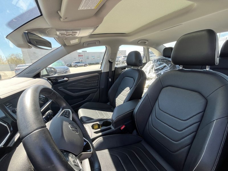 2023 Volkswagen Jetta Highline HEATED LEATHER SEATS | WIRELESS CHARGER | 2 SETS OF TIRES