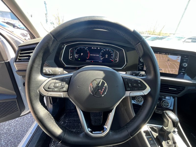2023 Volkswagen Jetta Highline HEATED LEATHER SEATS | WIRELESS CHARGER | 2 SETS OF TIRES