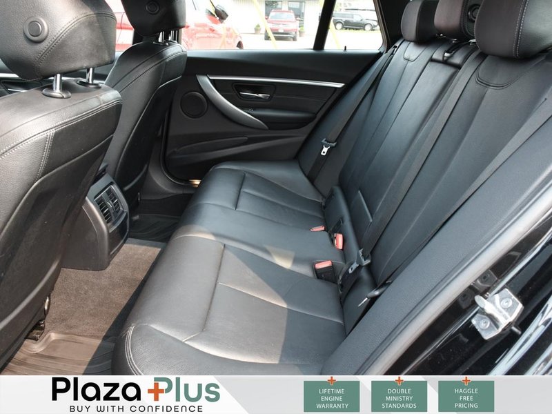 2019 BMW 3 Series 330i xDrive XDRIVE AWD | CLEAN CARFAX | PANO SUNROOF | ALLOY RIMS