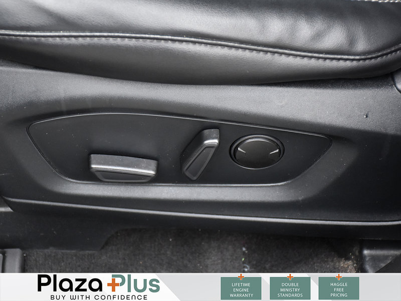 2023 Ford Explorer XLT One Owner l Clean Carfax l 3rd Row Seats