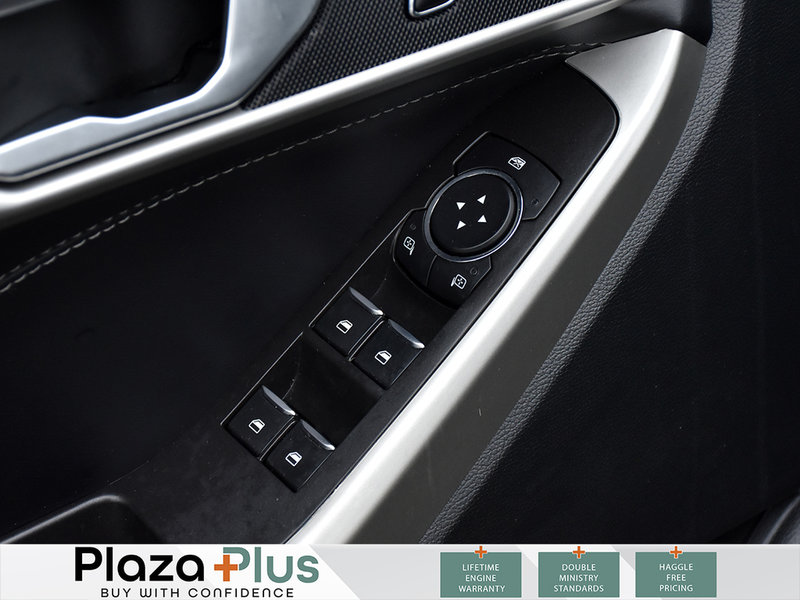 2023 Ford Explorer XLT One Owner l Clean Carfax l 3rd Row Seats