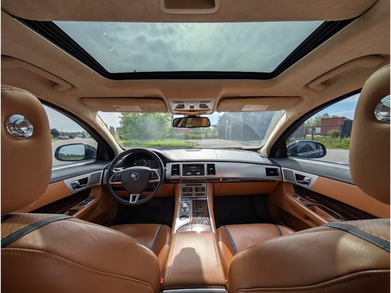 2014 Jaguar XF BASE
