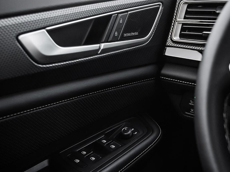 2025 Volkswagen Atlas Cross Sport Highline Black Wheel Package / Oryx White Pearl