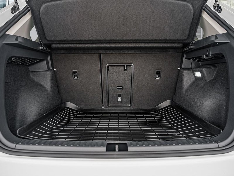 2025 Volkswagen Taos Comfortline Black Edition No Options / Pure Whilte
