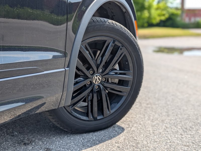 2022 Volkswagen Tiguan Comfortline R-Line Black Edition CPO | GREAT CONDTION LOW KM! | HEATED LEATHER | PANO SUNROOF | R-LINE