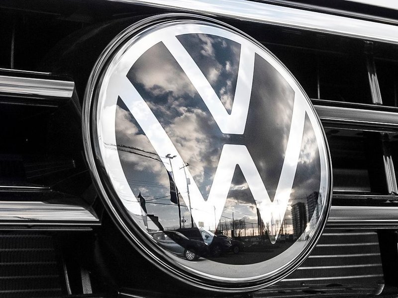 2024 Volkswagen Tiguan Comfortline R-Line Black Edition No Options / Oryx White Pearl