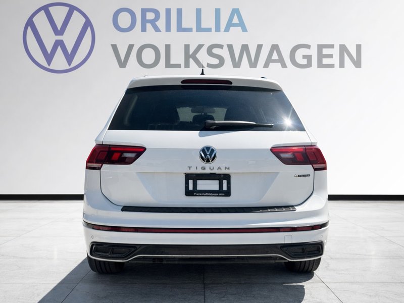 2024 Volkswagen Tiguan Comfortline R-Line Black Edition No Options / Oryx White Pearl