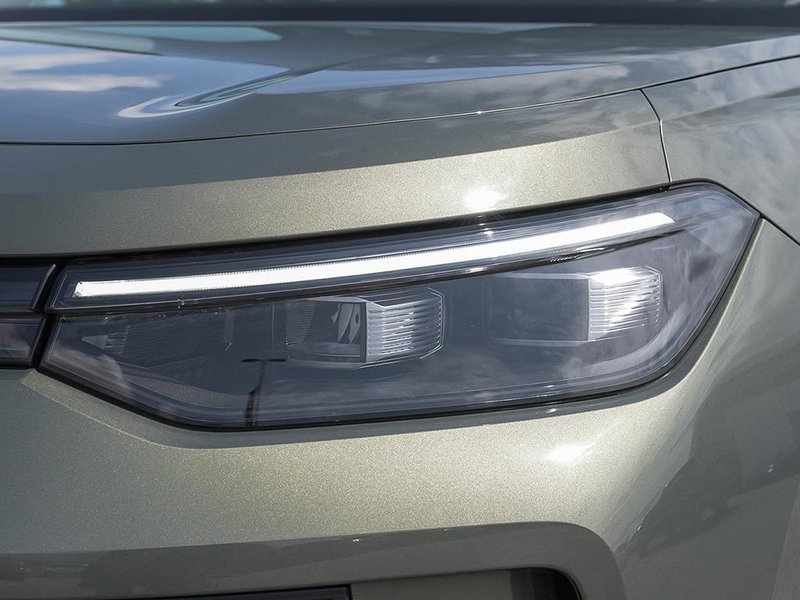2025 Volkswagen Tiguan Comfortline Pano Roof / Avacado Green
