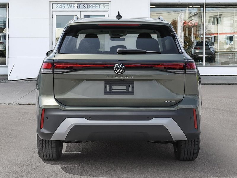 2025 Volkswagen Tiguan Comfortline Pano Roof / Avacado Green