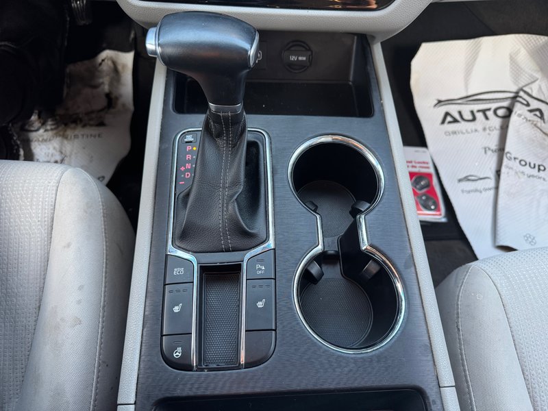 2019 Kia SEDONA LX | CLEAN CARFAX | 8 SEATS | TWO SETS OF TIRES ON RIMS | APPLE CARPLAY AND ANDROID AUTO |