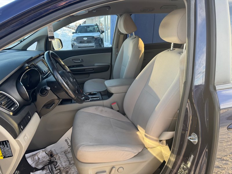 2019 Kia SEDONA LX | CLEAN CARFAX | 8 SEATS | TWO SETS OF TIRES ON RIMS | APPLE CARPLAY AND ANDROID AUTO |