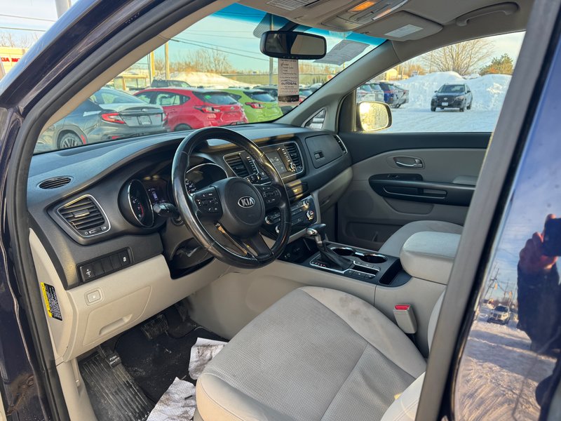 2019 Kia SEDONA LX | CLEAN CARFAX | 8 SEATS | TWO SETS OF TIRES ON RIMS | APPLE CARPLAY AND ANDROID AUTO |