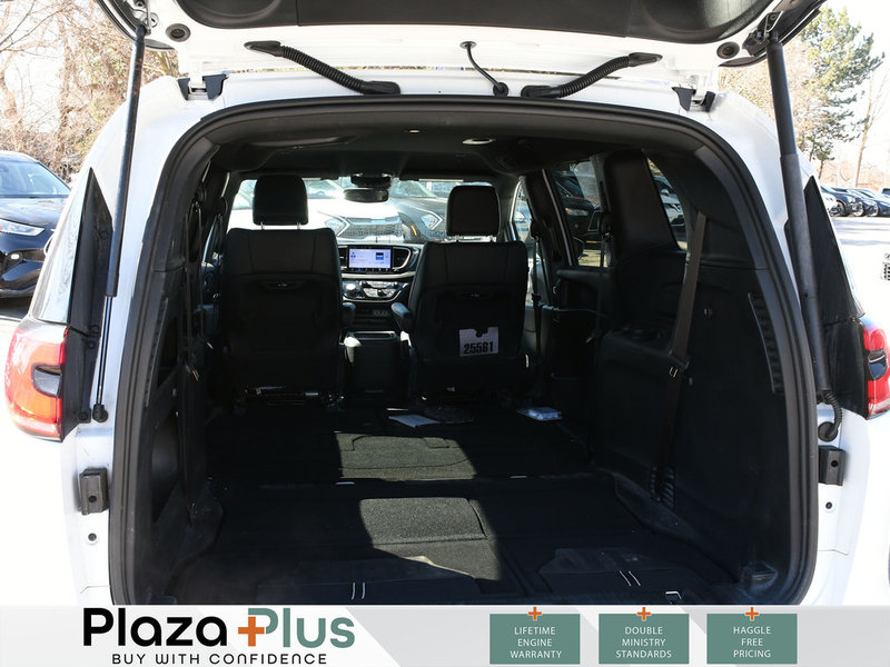 2023 Chrysler Pacifica Touring L Certified | Blind Spot Monitor | Bluetooth | Backup Camera