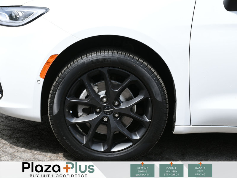 2023 Chrysler Pacifica Touring L Certified | Blind Spot Monitor | Bluetooth | Backup Camera