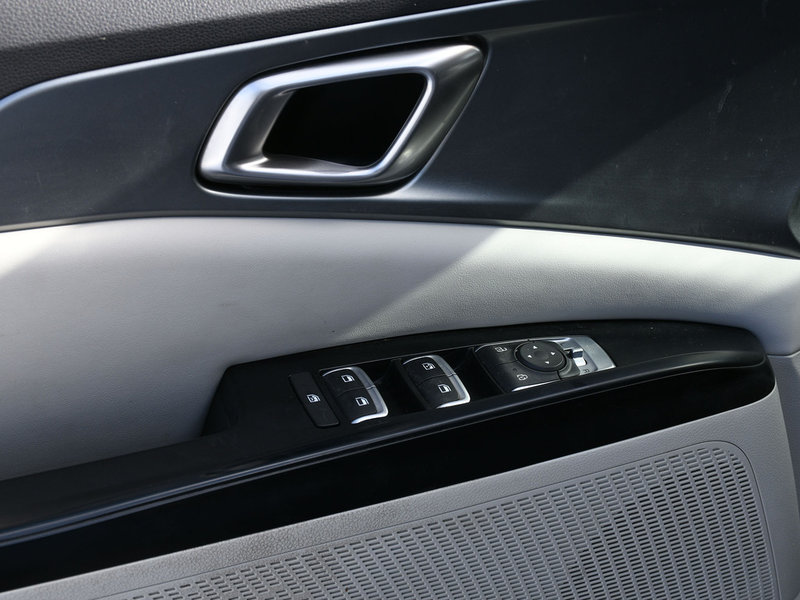 2023 Kia Carnival LX