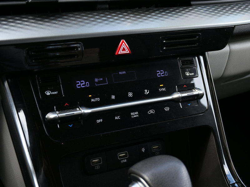 2024 Kia Carnival LX+ CPO | Ex-Rental | Bluetooth | Backup Camera | 3rd Row Seating