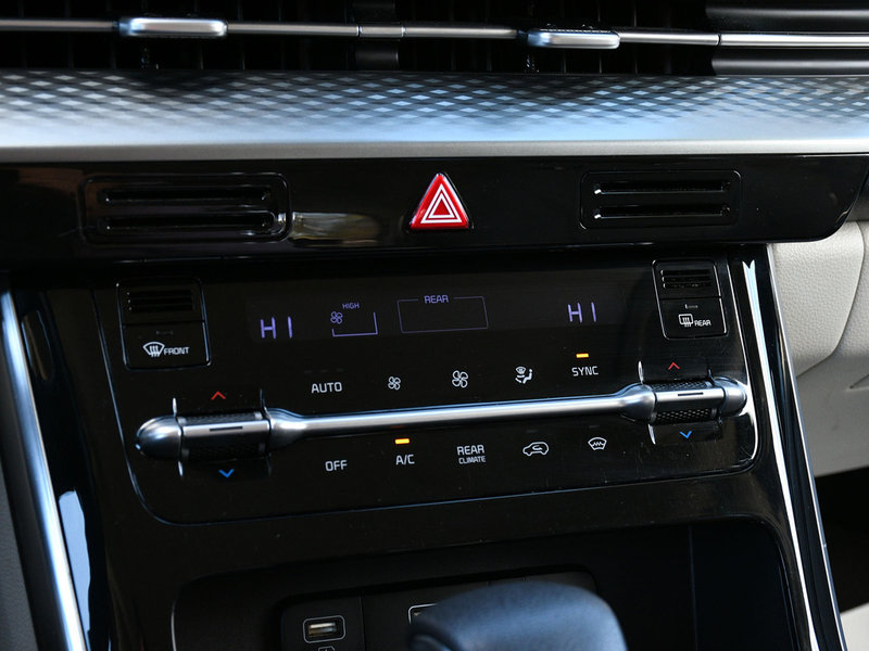 2024 Kia Carnival LX+ CPO | 3rd Row Seating | Backup Camera | Bluetooth