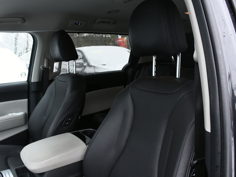 2024 Kia Carnival EX