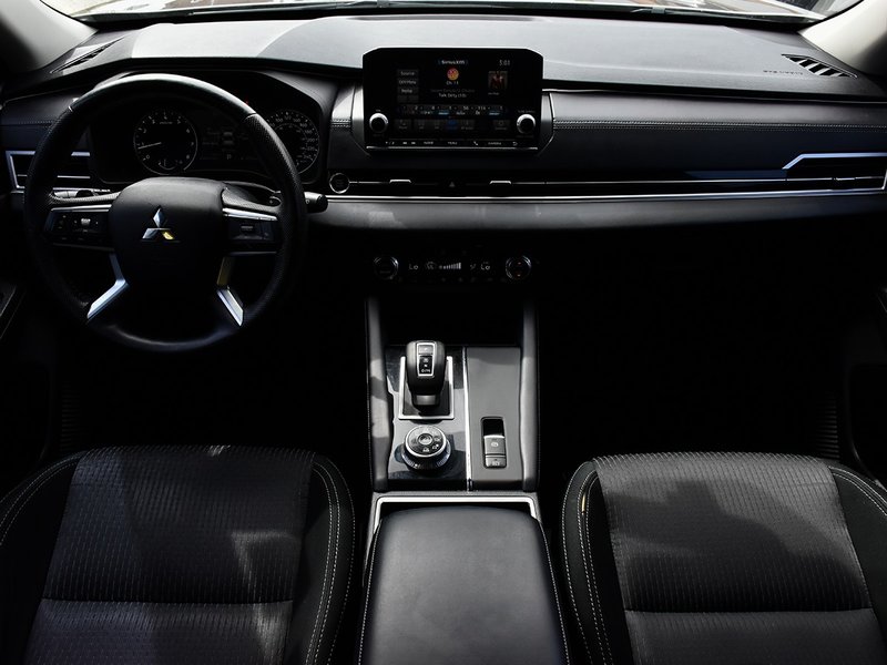 2023 Mitsubishi Outlander LE