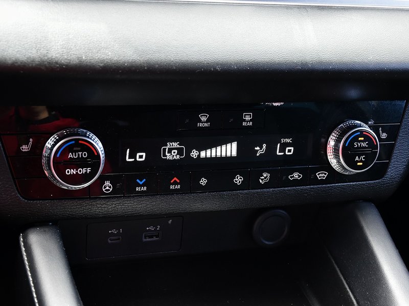 2023 Mitsubishi Outlander LE