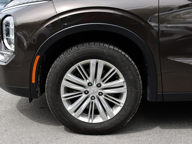 2023 Mitsubishi Outlander LE