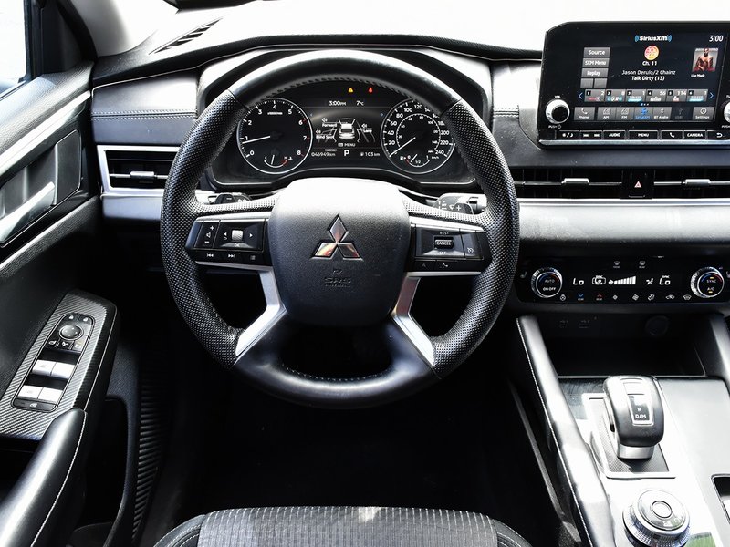 2023 Mitsubishi Outlander LE