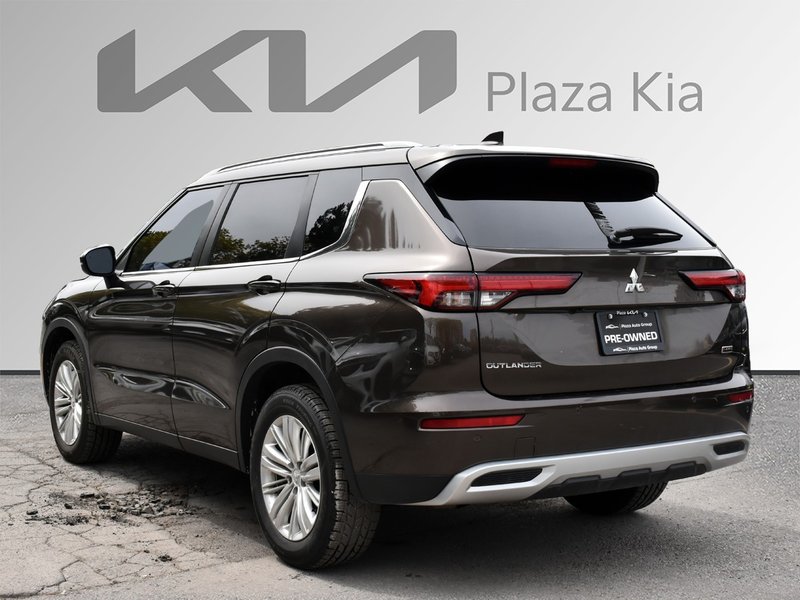 2023 Mitsubishi Outlander LE