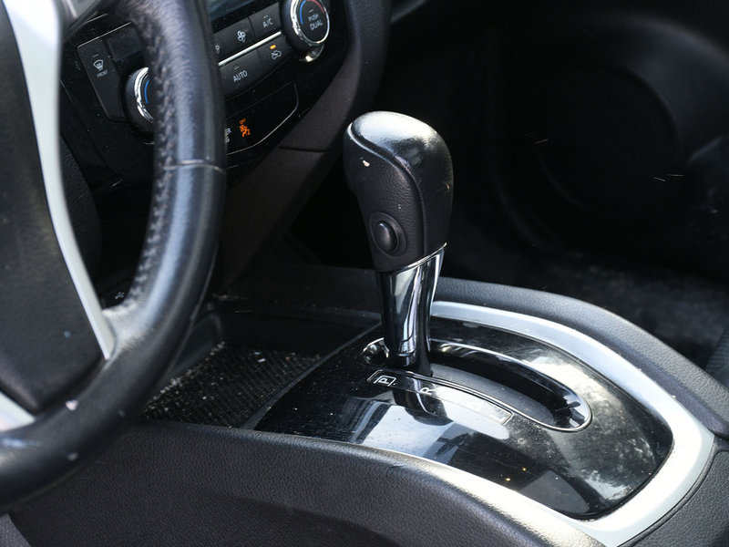 2015 Nissan Rogue SL Certified | Backup Camera | Heated/Power Mirrors | Moonroof