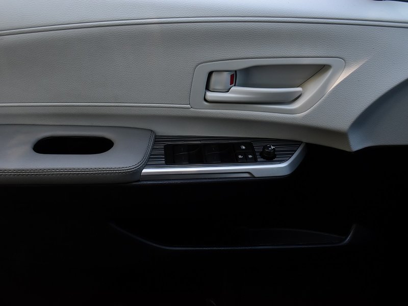 2025 Toyota Sienna LE