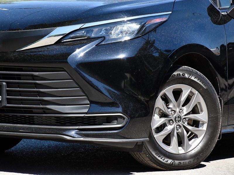 2025 Toyota Sienna LE