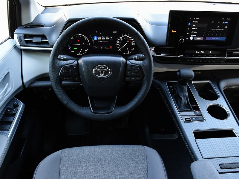 2025 Toyota Sienna LE
