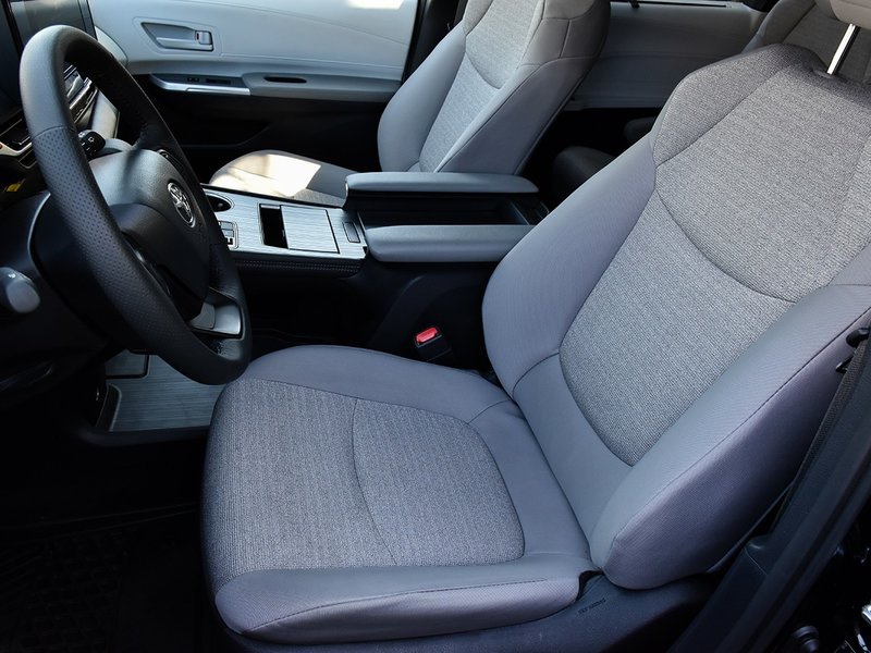 2025 Toyota Sienna LE