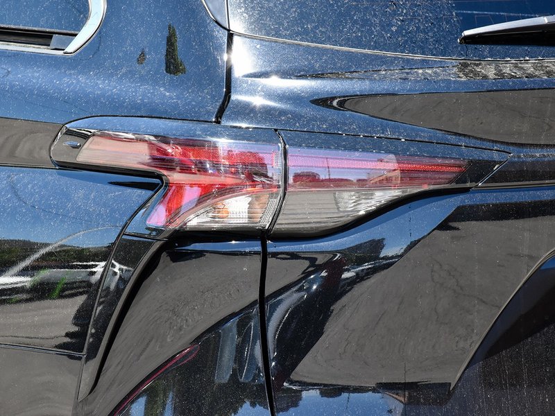 2025 Toyota Sienna LE