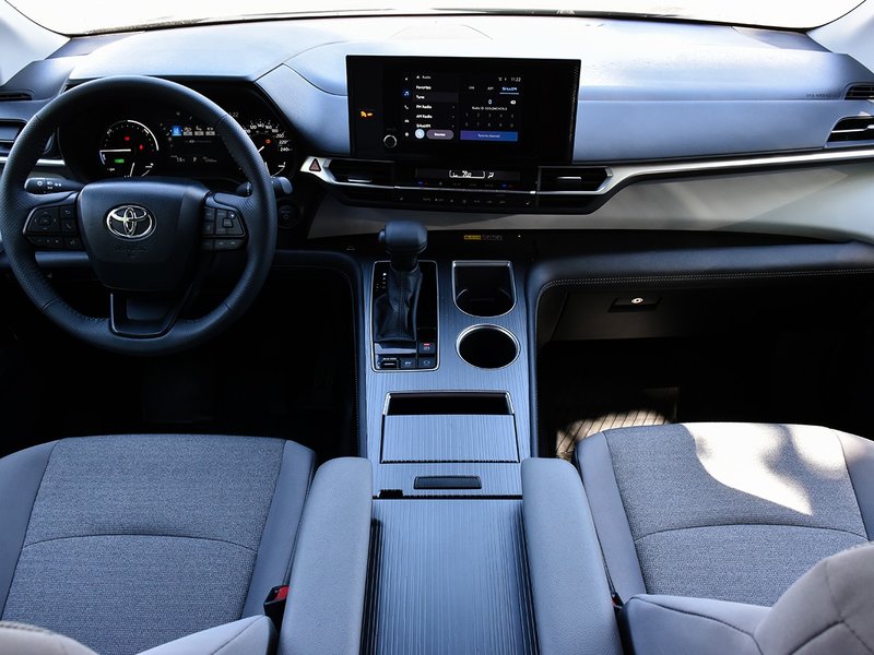 2025 Toyota Sienna LE