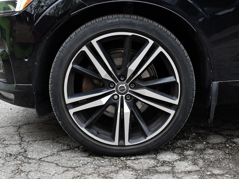 2019 Volvo XC60 R-Design