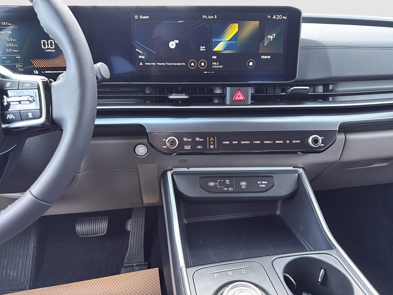 2026 Kia Carnival HEV LX+ Navigation, Remote Start & Hands-Free Liftgate, 3rd row seating, spacious cargo