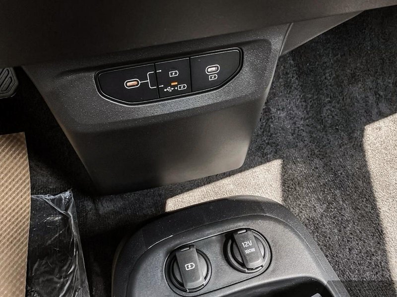 2025 Kia EV6 Wind RWD Modern Electric SUV with Smart Comfort & Everyday Range Confidence, Fast charging, sleek design