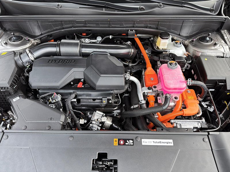 2026 Kia Sorento HEV LX AWD Hybrid Efficiency, Spacious Comfort, Advanced Safety, spacious cargo, modern design