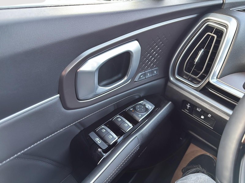 2026 Kia Sorento PHEV SX AWD Panoramic Roof, Advanced Safety, Hybrid Power