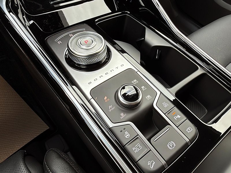 2026 Kia Sorento PHEV SX AWD Luxury, Efficiency & Advanced Safety, spacious cargo, 3rd row seating