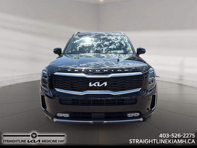 2022 Kia Telluride SX locally owned & maintained, 8 passenger, low kms, one owner, luxury and room for the whole family