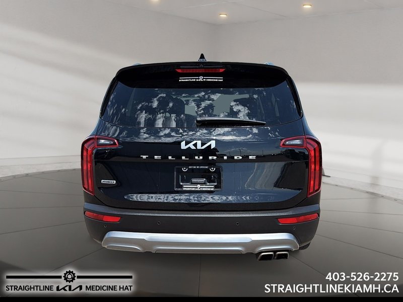 2022 Kia Telluride SX locally owned & maintained, 8 passenger, low kms, one owner, luxury and room for the whole family