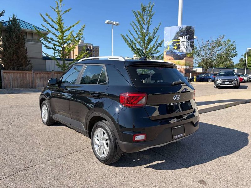 2021 Hyundai VENUE PREFERRED ONE OWNER | CLEAN CARFAX | LOW MILEAGE