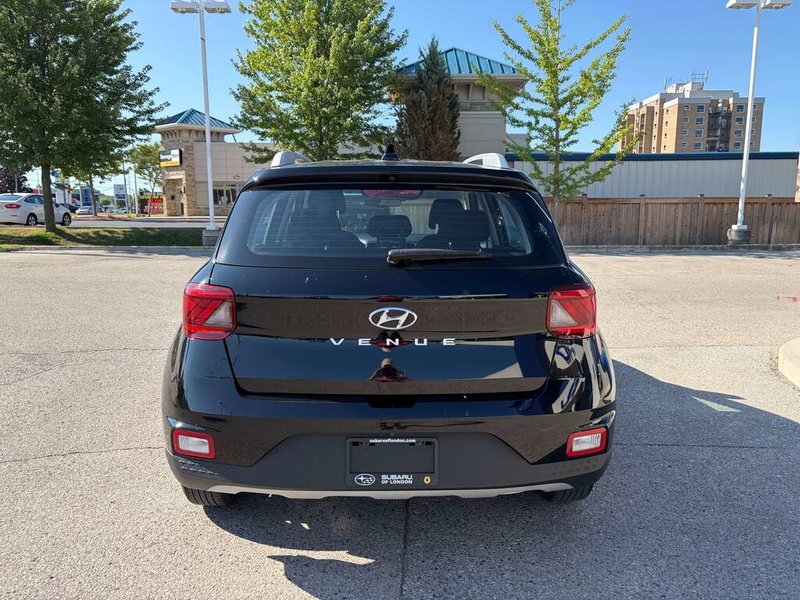 2021 Hyundai VENUE PREFERRED ONE OWNER | CLEAN CARFAX | LOW MILEAGE