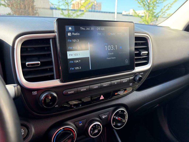 2021 Hyundai VENUE PREFERRED ONE OWNER | CLEAN CARFAX | LOW MILEAGE