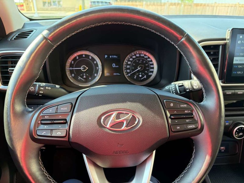 2021 Hyundai VENUE PREFERRED ONE OWNER | CLEAN CARFAX | LOW MILEAGE